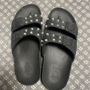cacatoes studded black slides